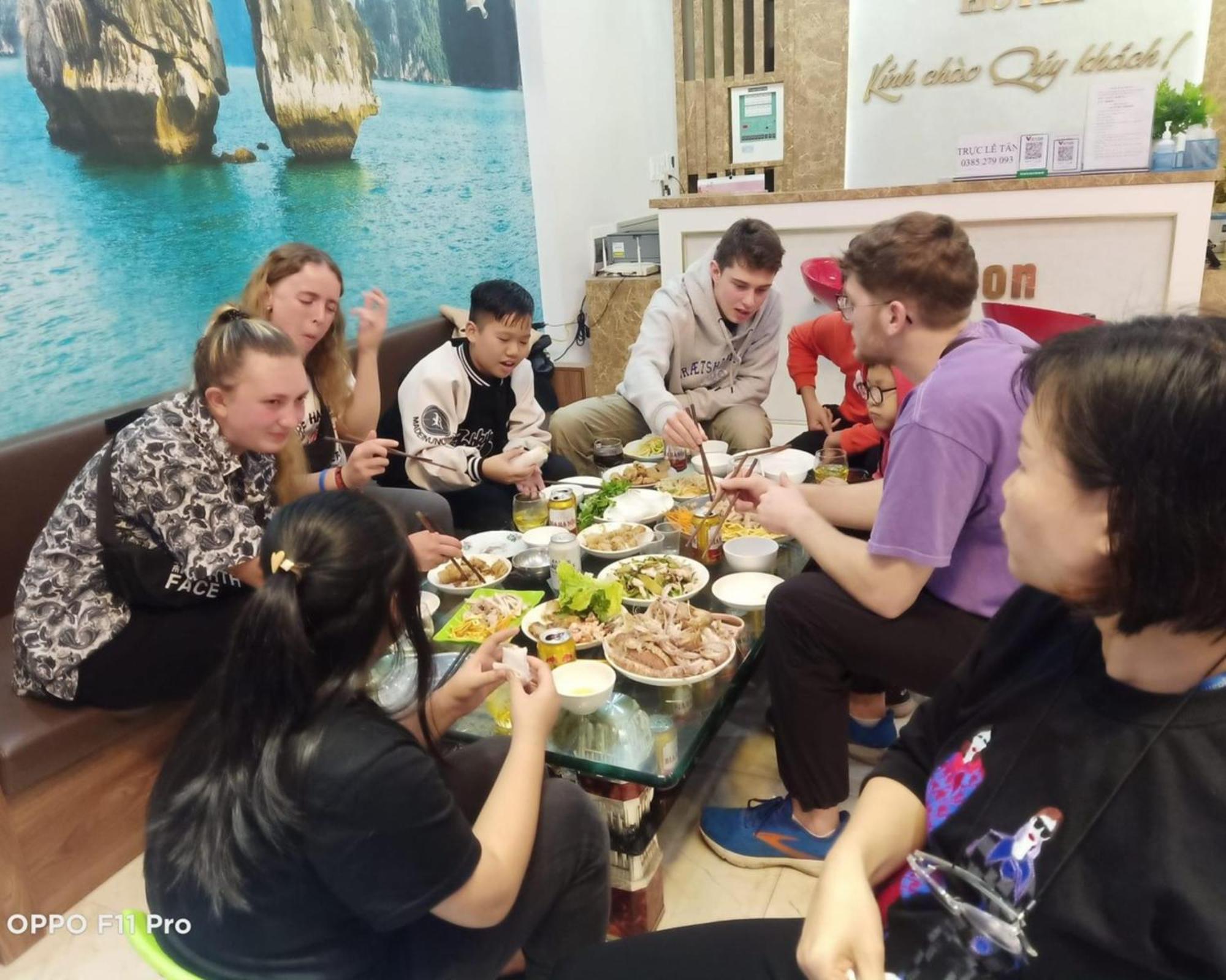 Ha Long Fancy Hostel With Vegetarian And Vegan Restaurant Extérieur photo