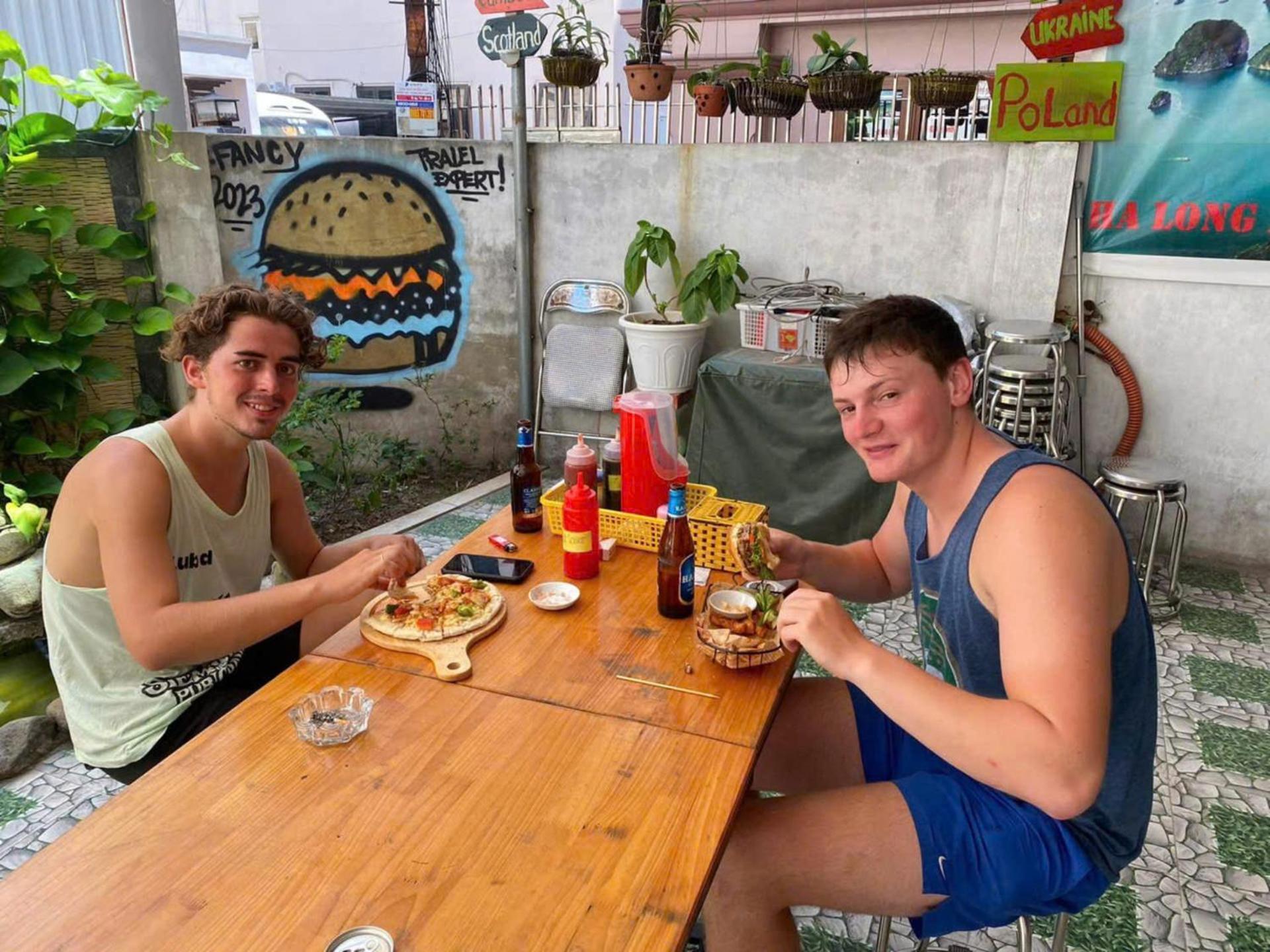 Ha Long Fancy Hostel With Vegetarian And Vegan Restaurant Extérieur photo
