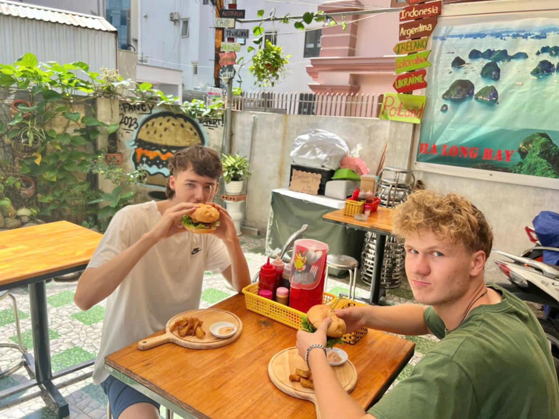 Ha Long Fancy Hostel With Vegetarian And Vegan Restaurant Extérieur photo