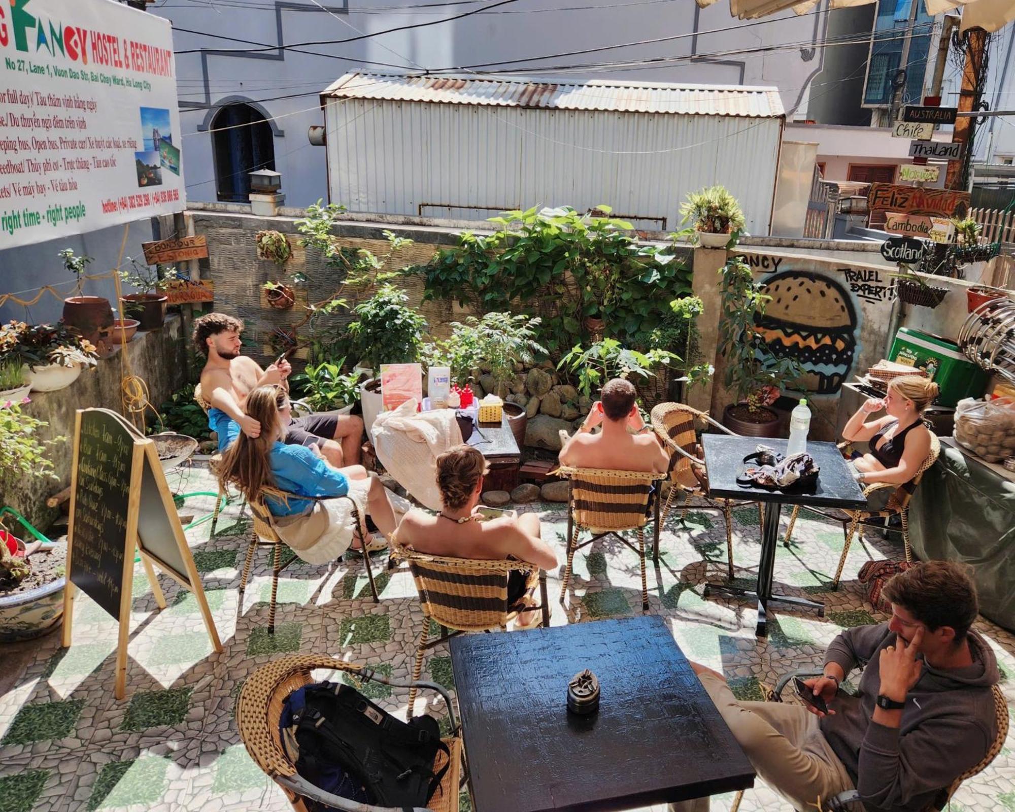 Ha Long Fancy Hostel With Vegetarian And Vegan Restaurant Extérieur photo